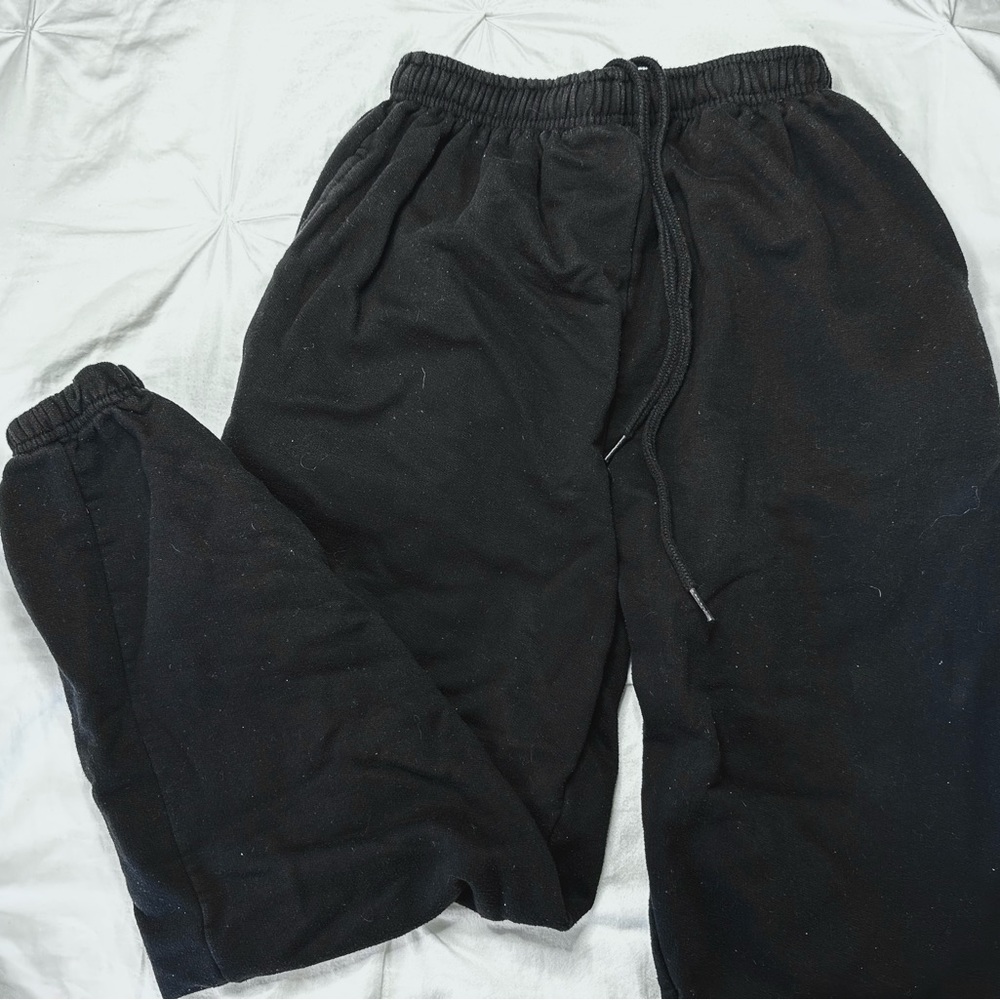 Pretty Little Thing Sweatpants // Black (M)